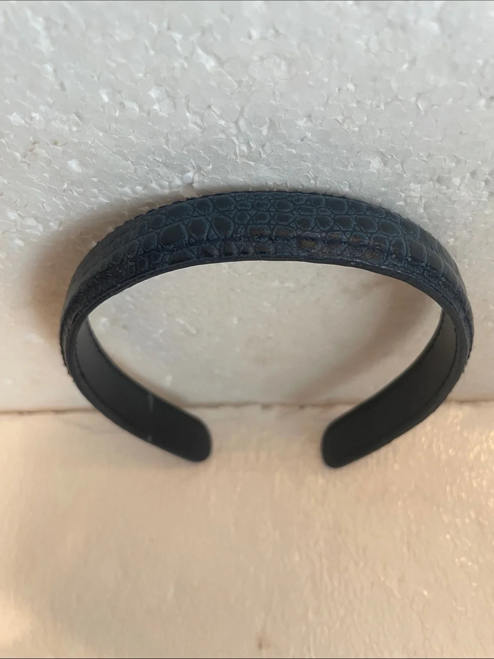 Vintage 90s Textured Navy Blue Leather Skinny Headband one size fits most women